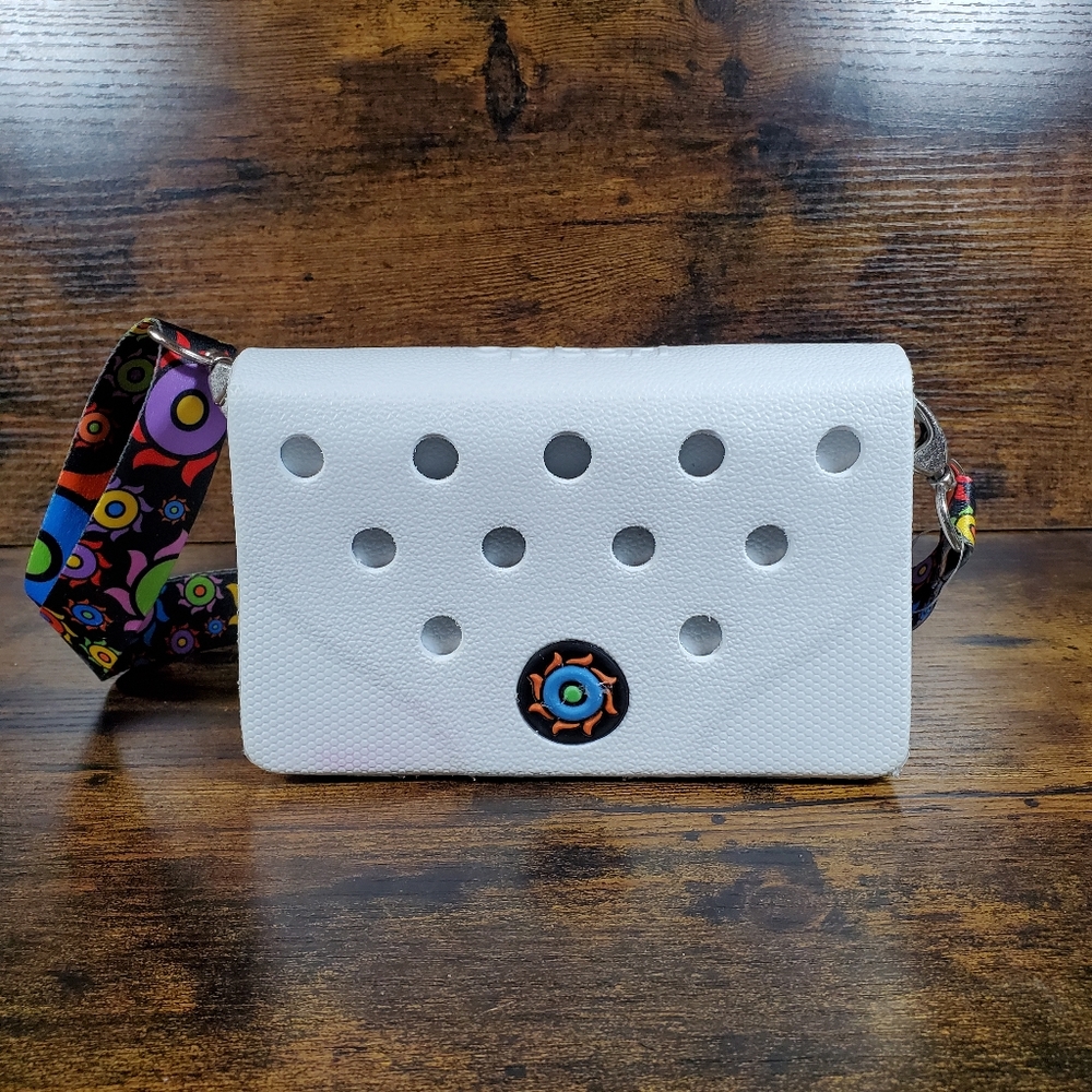 White Optari purse. Like new.